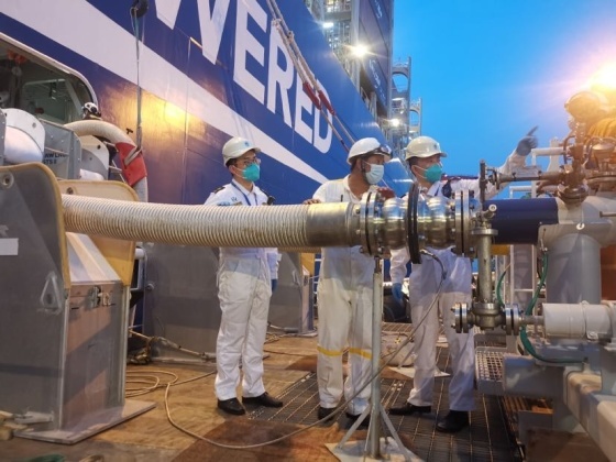 卓励石化突破 - 196℃超低温软管技术 填补国内 LNG 输送领域空白